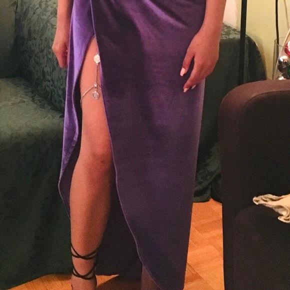 Velvet Maxi Dress with high slit, soft purple colour - Picture 2 of 3